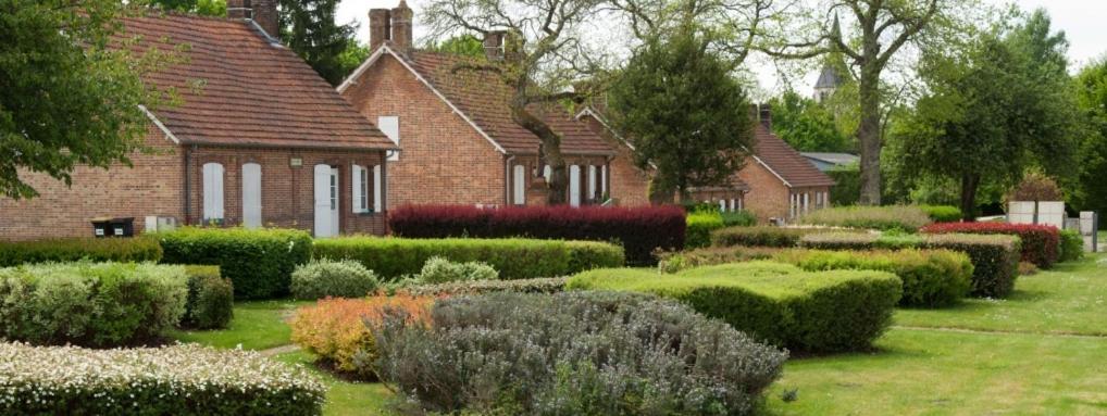 Le Cocoon D'Annabelle - Jolie Maison Avec Jeux Et Grand Jardin Pierrefitte-sur-Sauldre Exterior foto