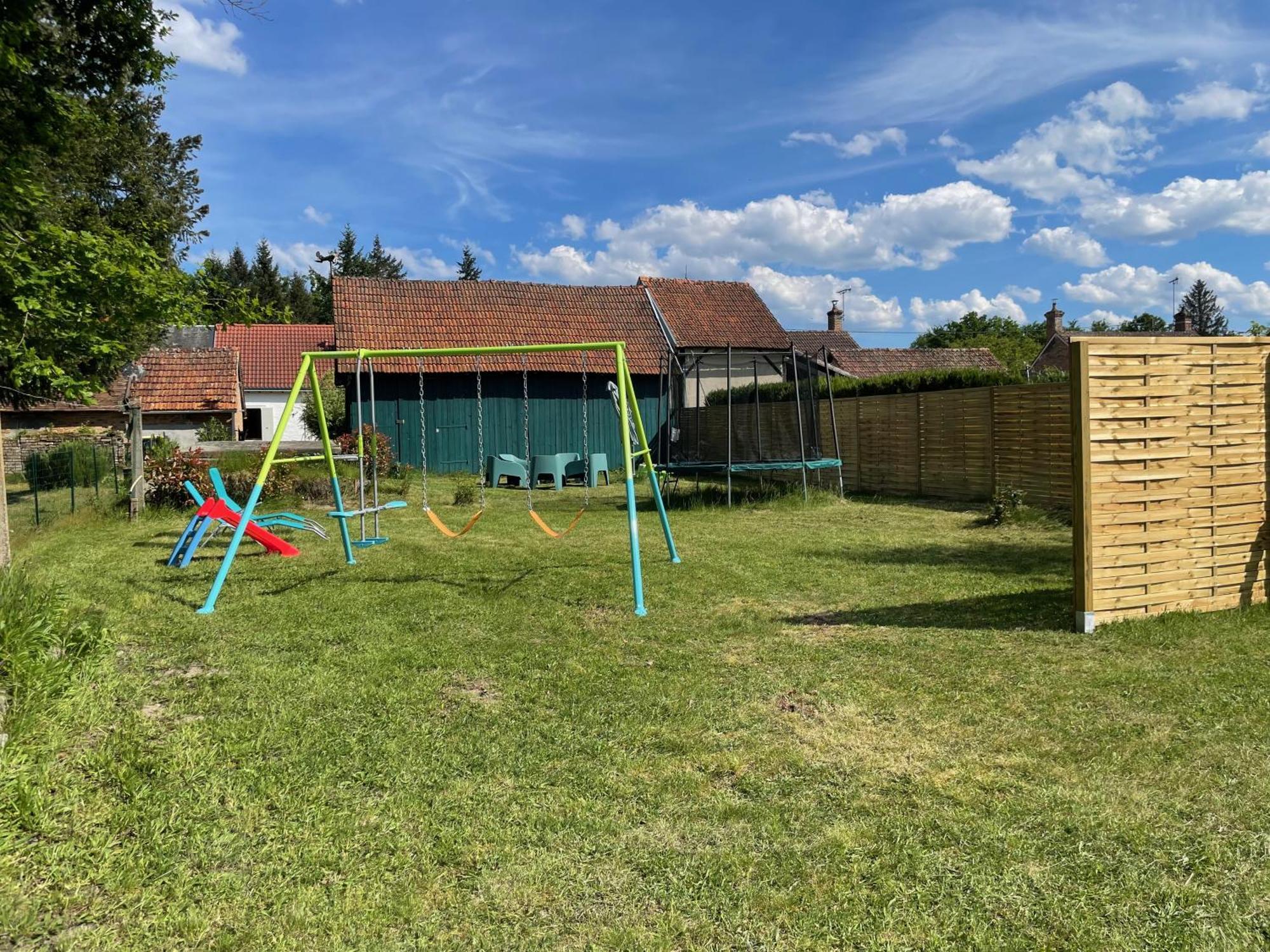Le Cocoon D'Annabelle - Jolie Maison Avec Jeux Et Grand Jardin Pierrefitte-sur-Sauldre Exterior foto